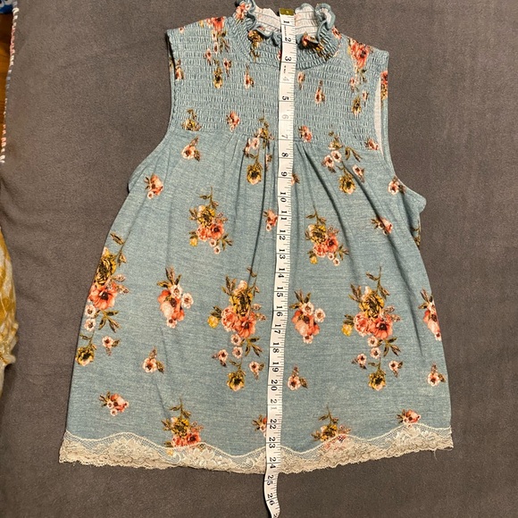 Small Jolt Floral and Lace Shirt. Sleeveless Smock Knit Tank - Picture 5 of 9